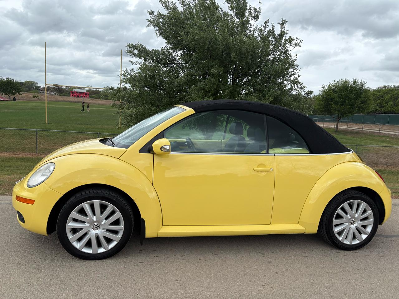 Volkswagen New Beetle Convertible 2dr Auto SE 2008