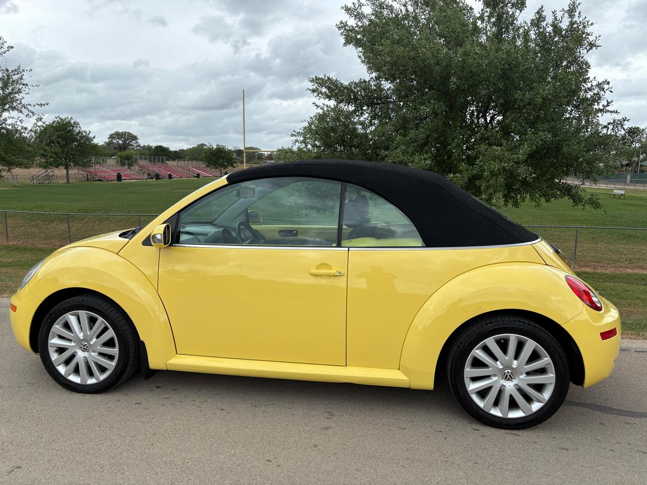 Volkswagen New Beetle Convertible 2dr Auto SE 2008