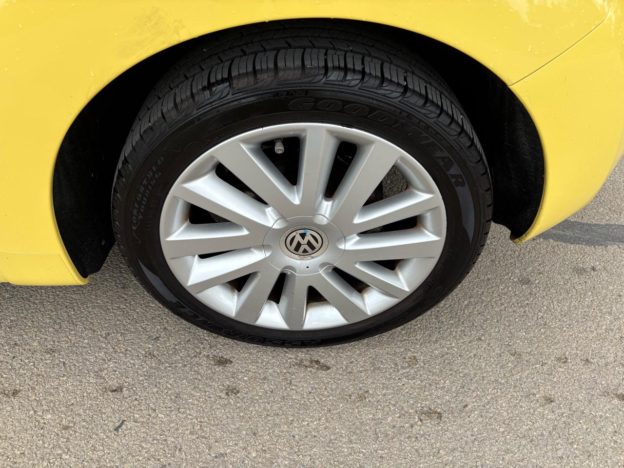 Volkswagen New Beetle Convertible 2dr Auto SE 2008