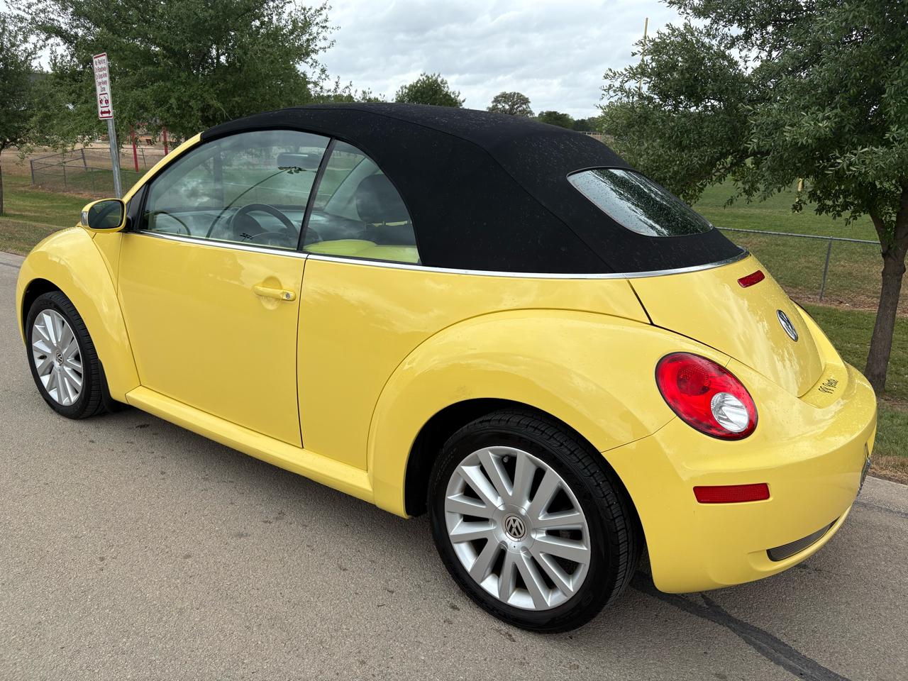 Volkswagen New Beetle Convertible 2dr Auto SE 2008