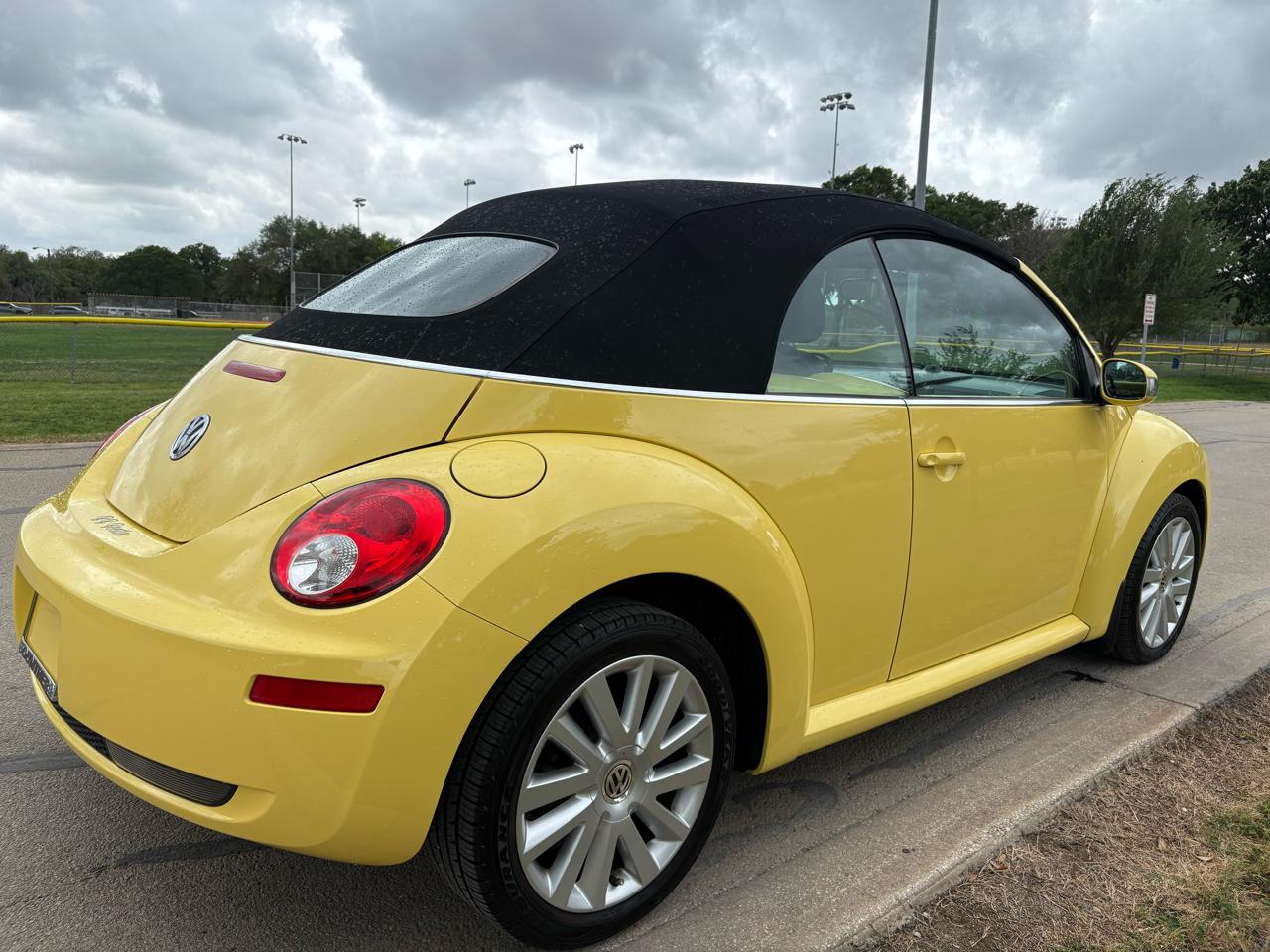 Volkswagen New Beetle Convertible 2dr Auto SE 2008
