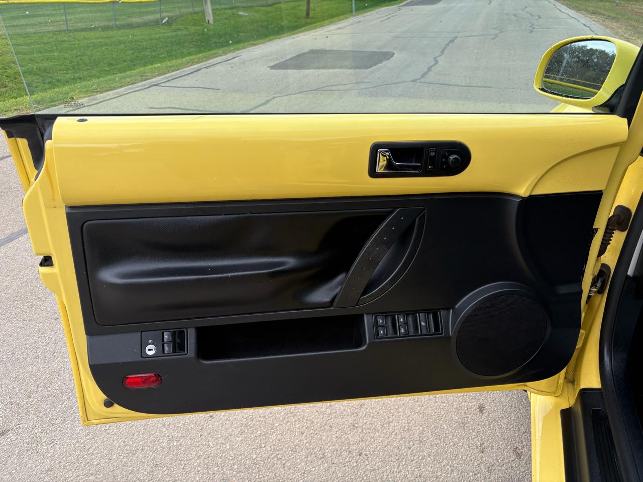 Volkswagen New Beetle Convertible 2dr Auto SE 2008