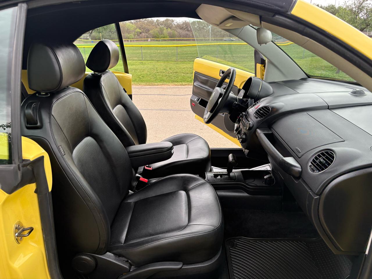 Volkswagen New Beetle Convertible 2dr Auto SE 2008