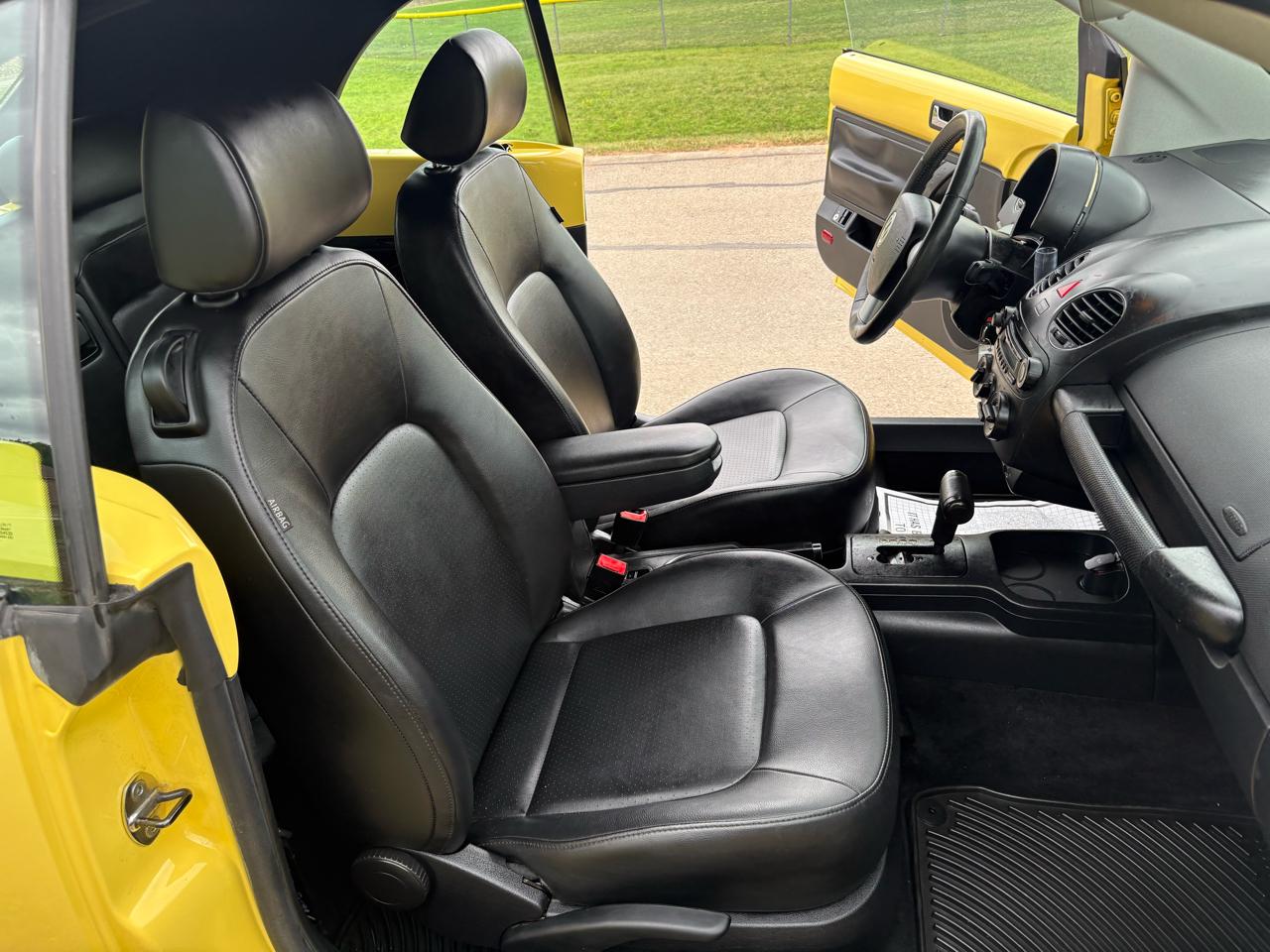 Volkswagen New Beetle Convertible 2dr Auto SE 2008