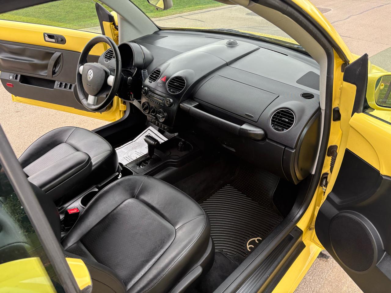 Volkswagen New Beetle Convertible 2dr Auto SE 2008