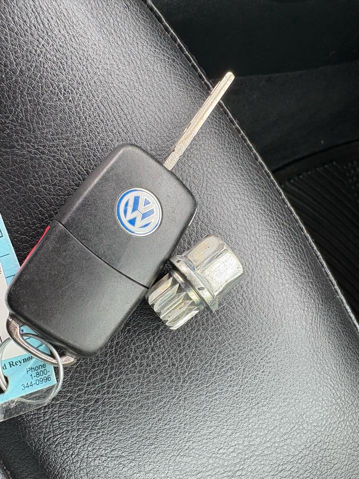 Volkswagen New Beetle Convertible 2dr Auto SE 2008