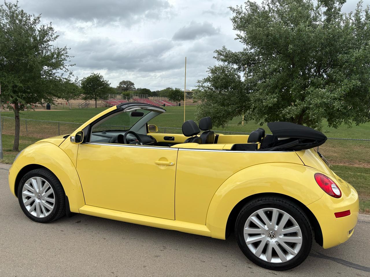 Volkswagen New Beetle Convertible 2dr Auto SE 2008