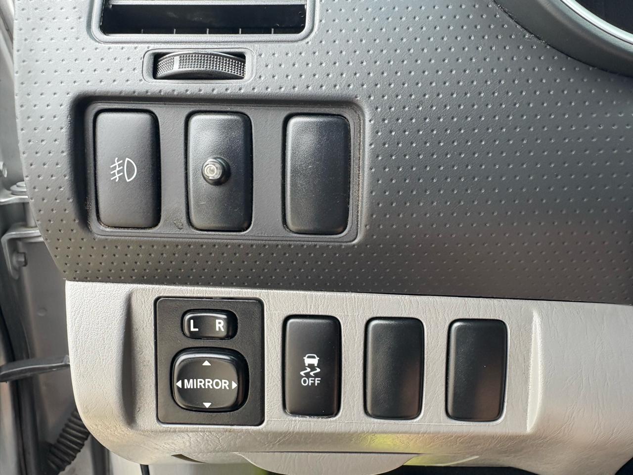 Toyota Tacoma 2WD Double Cab LB V6 AT PreRunner (Natl) 2013