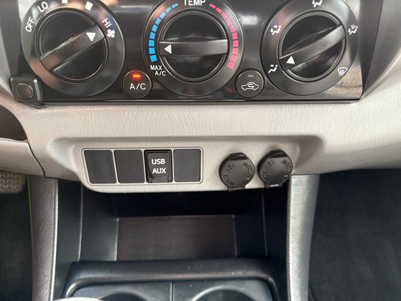 Toyota Tacoma 2WD Double Cab LB V6 AT PreRunner (Natl) 2013