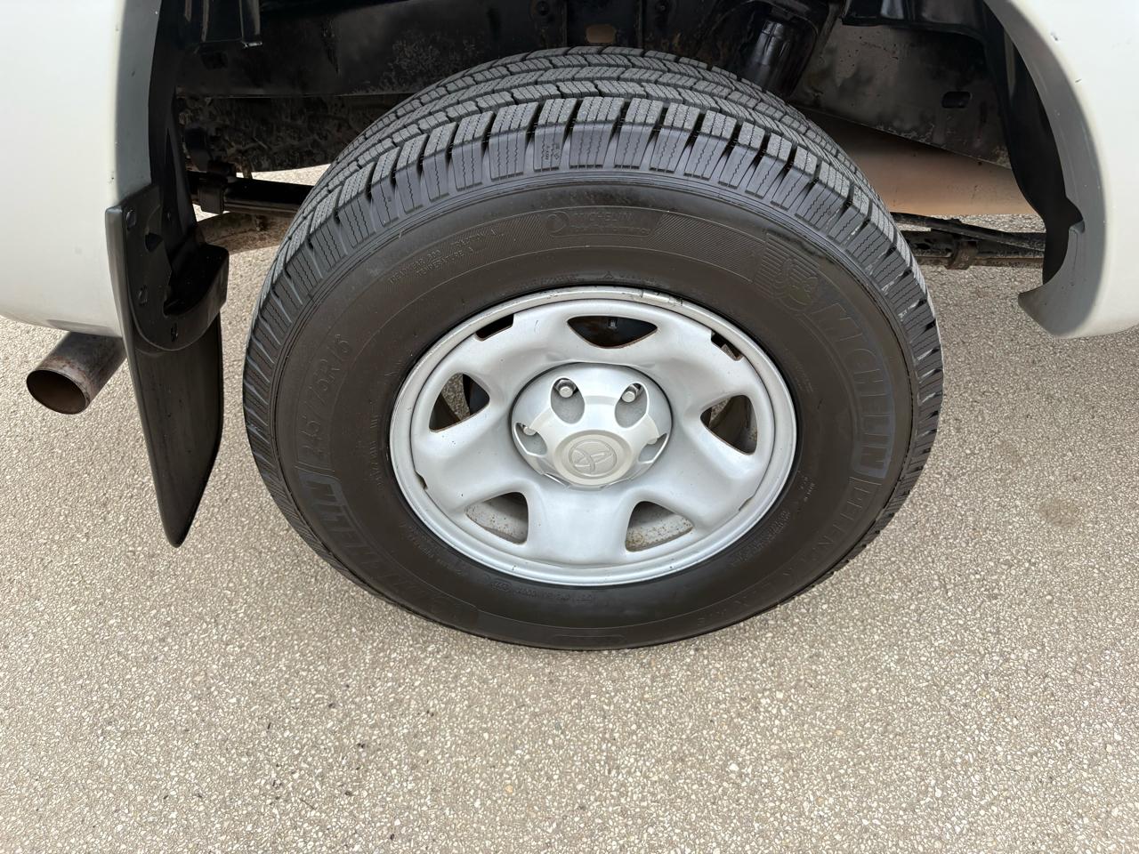 Toyota Tacoma 2WD Double Cab LB V6 AT PreRunner (Natl) 2013