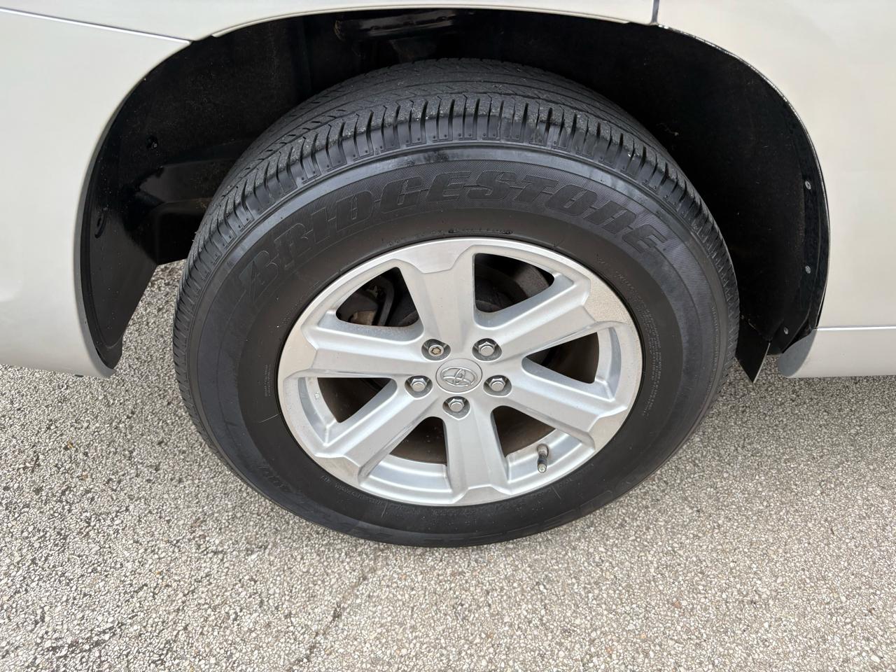 Toyota Highlander FWD 4dr Base (Natl) 2008