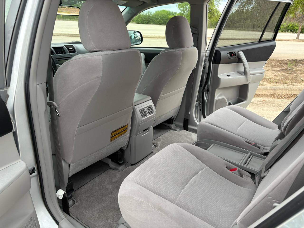 Toyota Highlander FWD 4dr Base (Natl) 2008