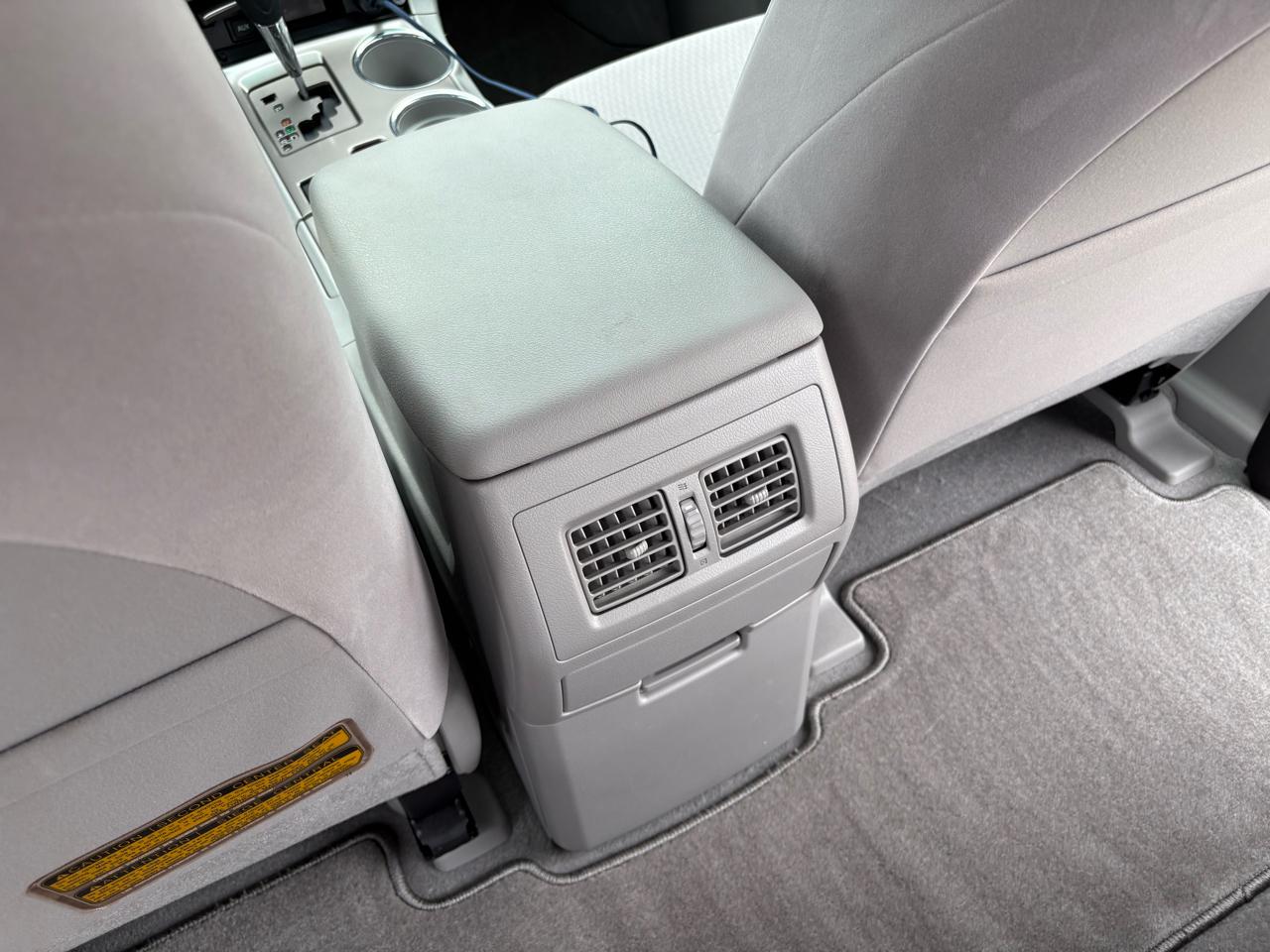 Toyota Highlander FWD 4dr Base (Natl) 2008