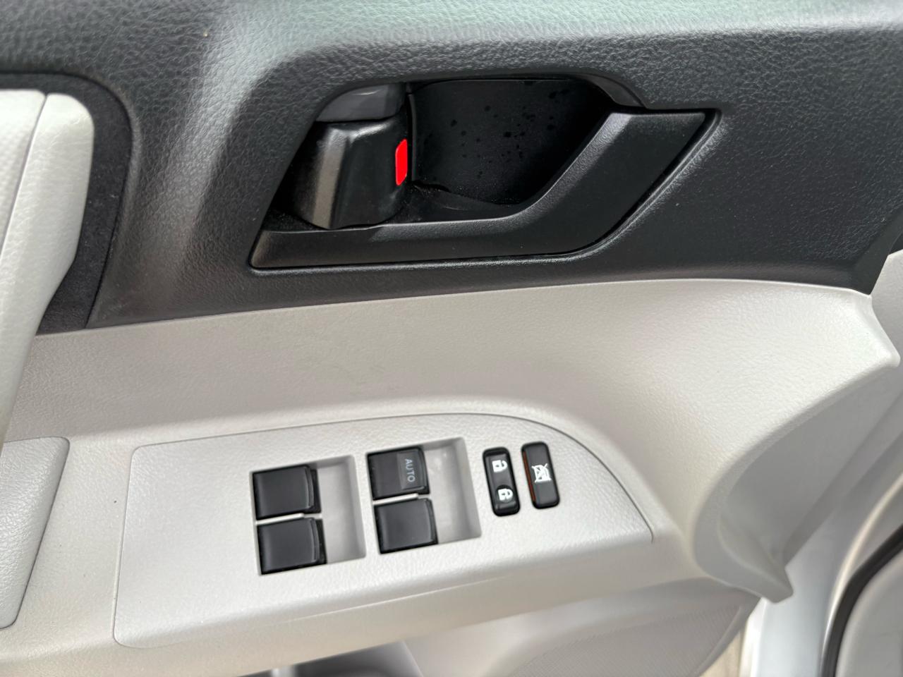 Toyota Highlander FWD 4dr Base (Natl) 2008