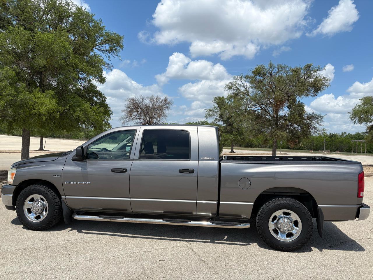 Dodge Ram 1500 4dr Mega Cab 160.5 SLT 2006