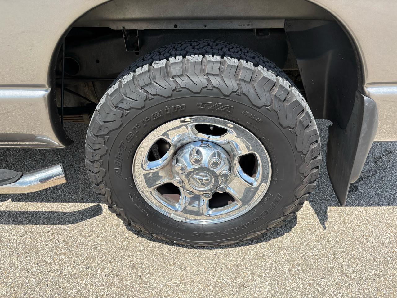 Dodge Ram 1500 4dr Mega Cab 160.5 SLT 2006