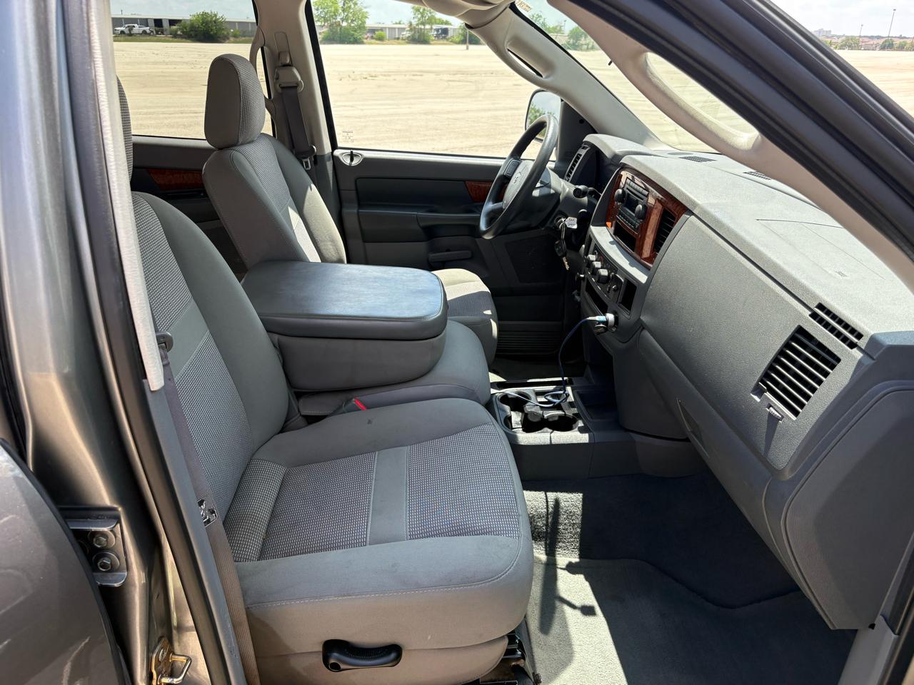 Dodge Ram 1500 4dr Mega Cab 160.5 SLT 2006