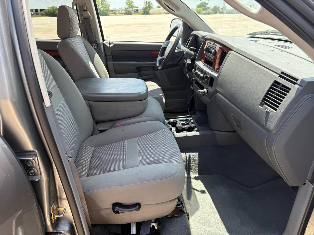 Dodge Ram 1500 4dr Mega Cab 160.5 SLT 2006