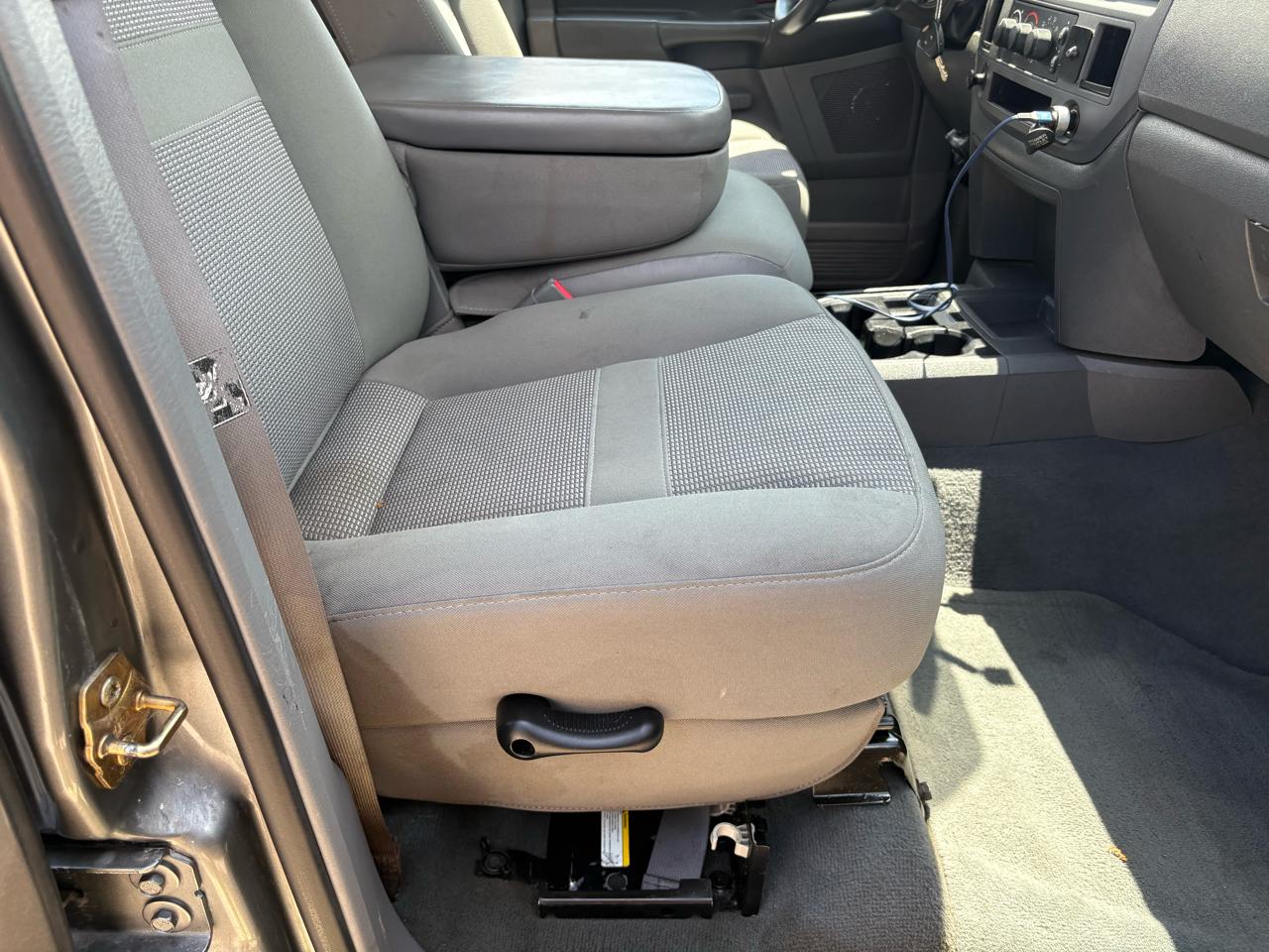 Dodge Ram 1500 4dr Mega Cab 160.5 SLT 2006