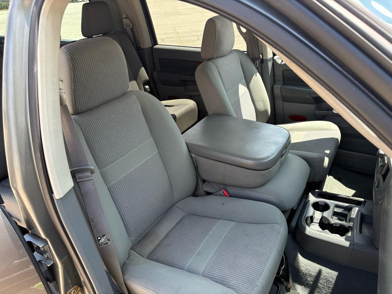 Dodge Ram 1500 4dr Mega Cab 160.5 SLT 2006