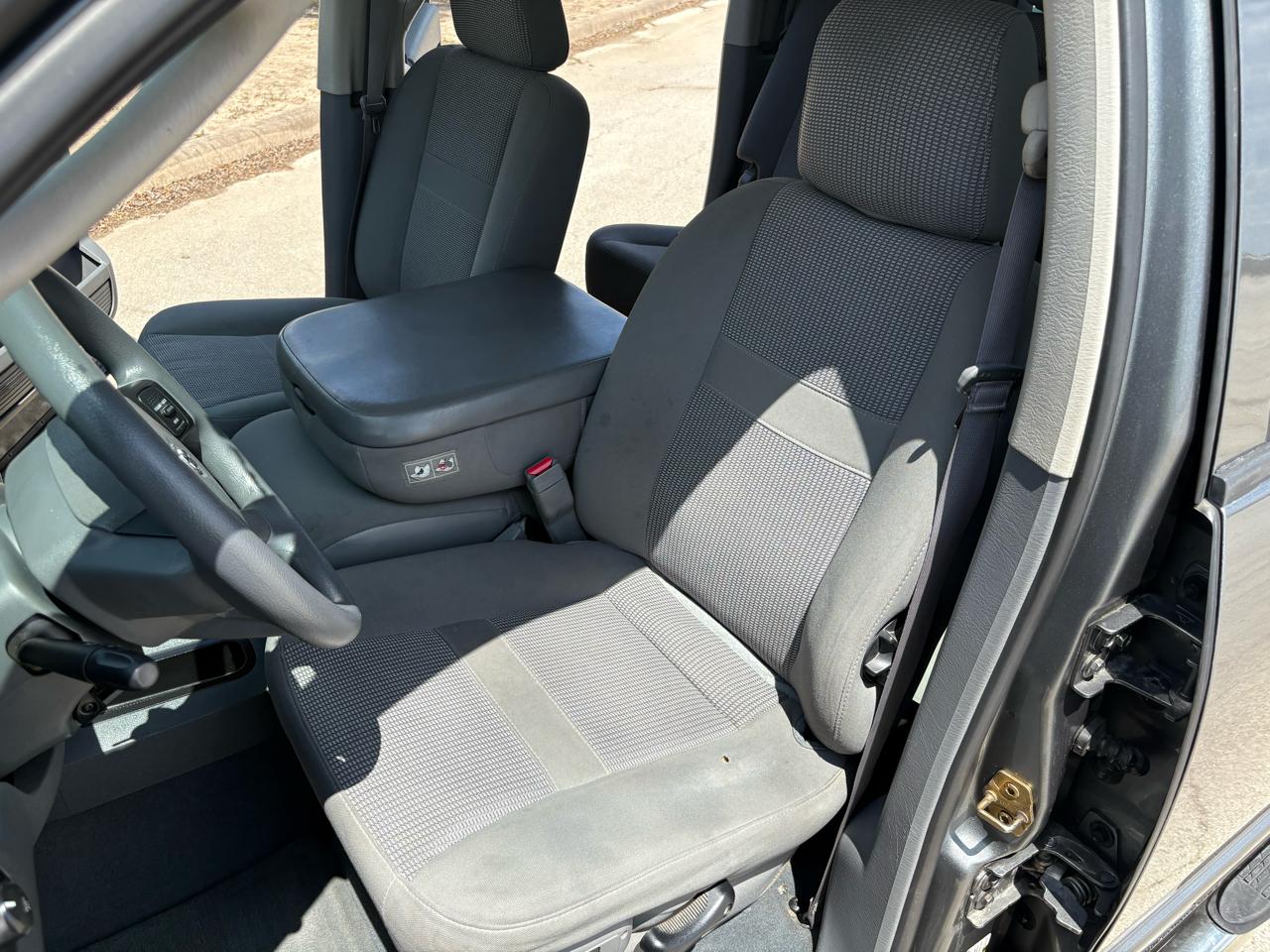 Dodge Ram 1500 4dr Mega Cab 160.5 SLT 2006