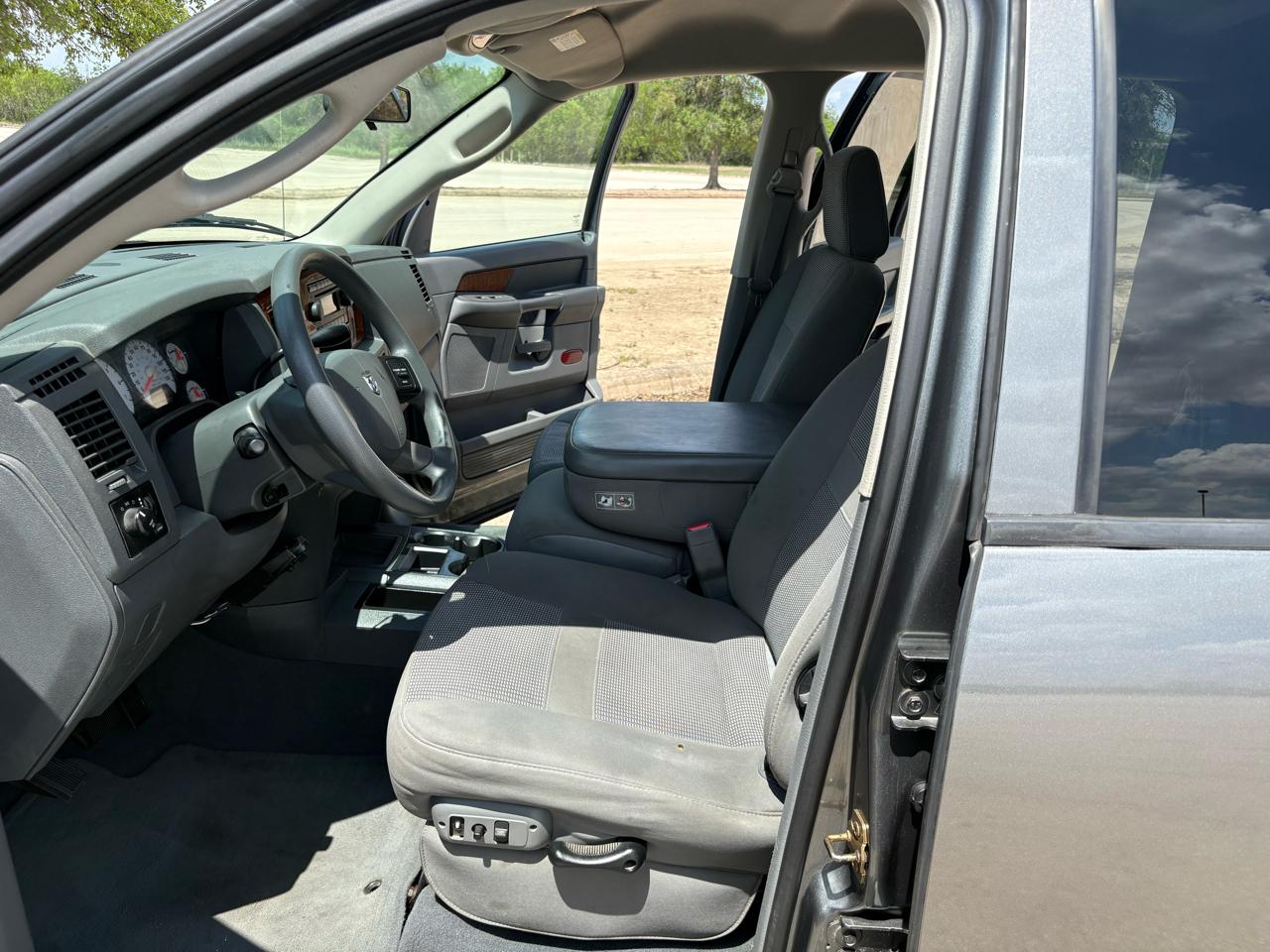 Dodge Ram 1500 4dr Mega Cab 160.5 SLT 2006