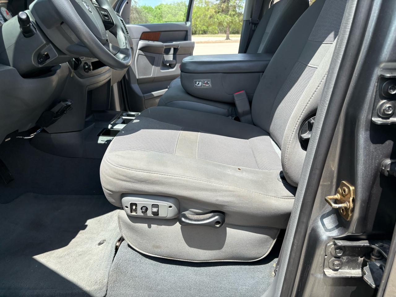 Dodge Ram 1500 4dr Mega Cab 160.5 SLT 2006