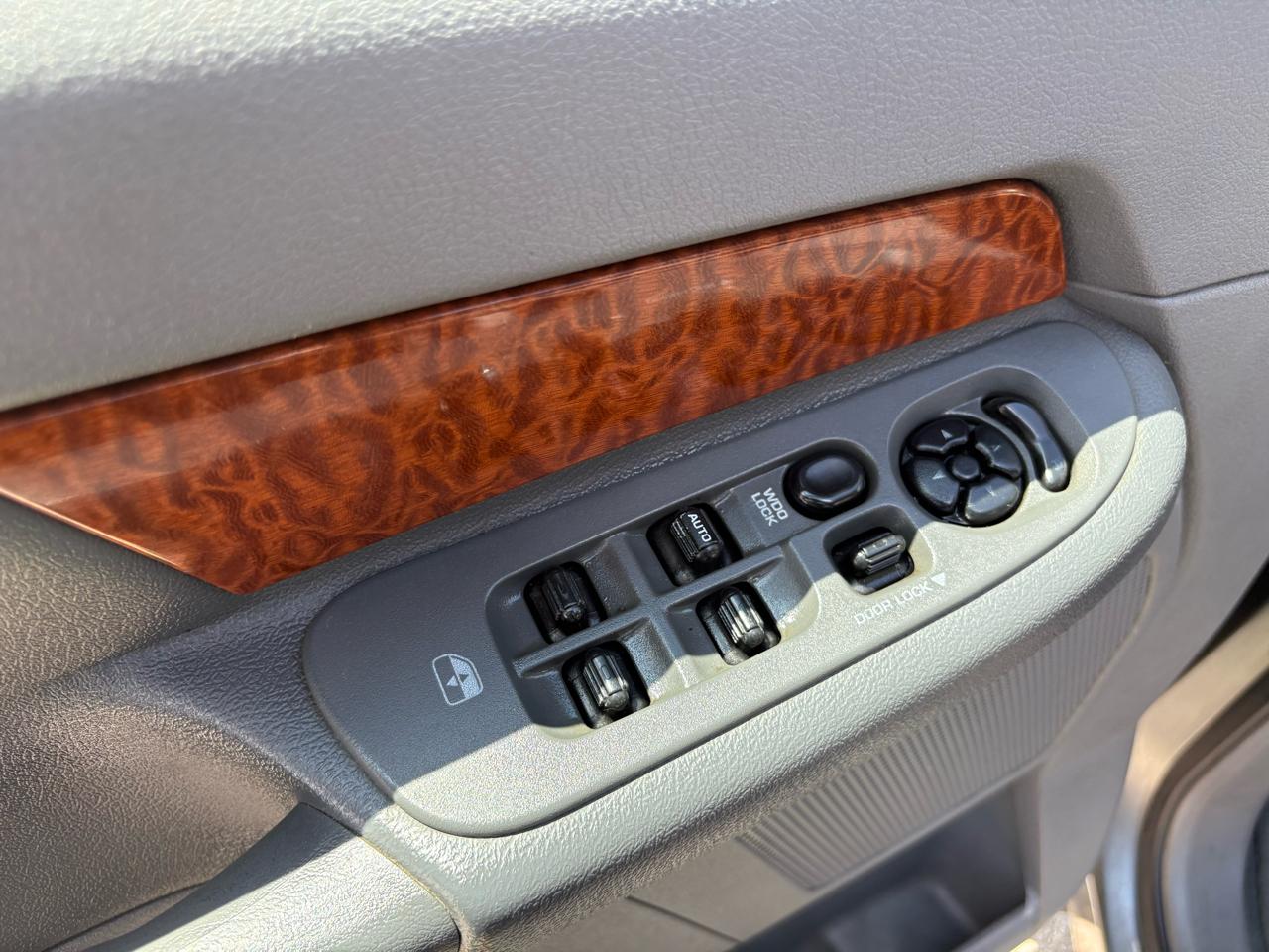 Dodge Ram 1500 4dr Mega Cab 160.5 SLT 2006