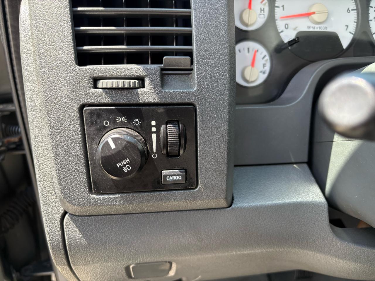 Dodge Ram 1500 4dr Mega Cab 160.5 SLT 2006