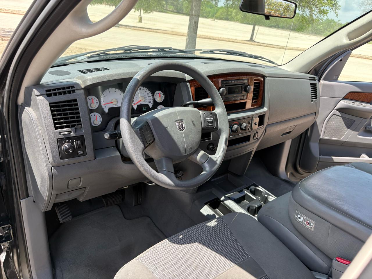 Dodge Ram 1500 4dr Mega Cab 160.5 SLT 2006