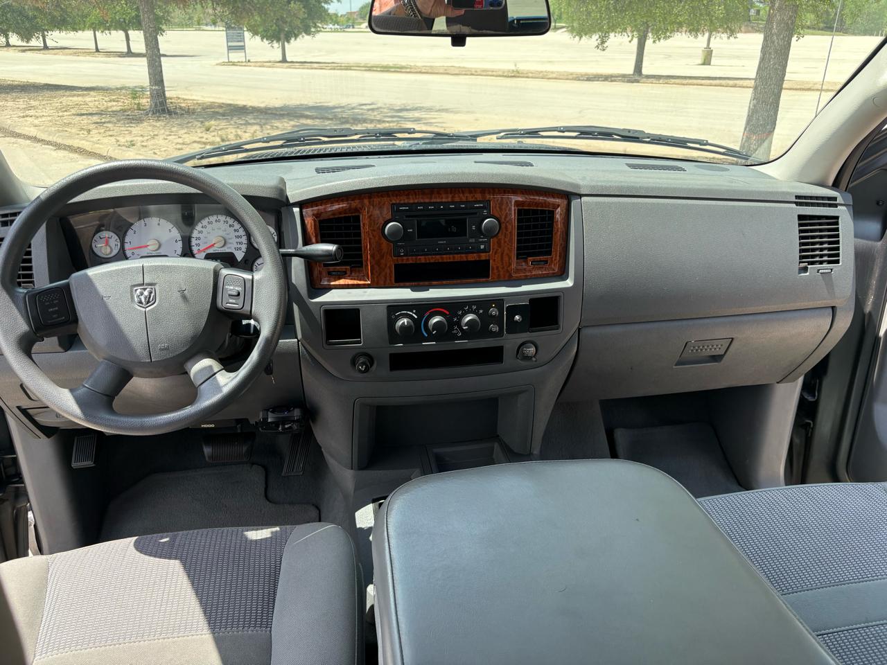 Dodge Ram 1500 4dr Mega Cab 160.5 SLT 2006