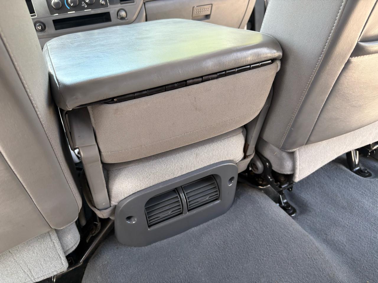 Dodge Ram 1500 4dr Mega Cab 160.5 SLT 2006