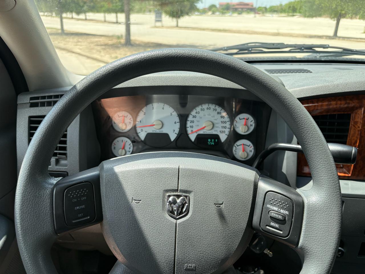 Dodge Ram 1500 4dr Mega Cab 160.5 SLT 2006