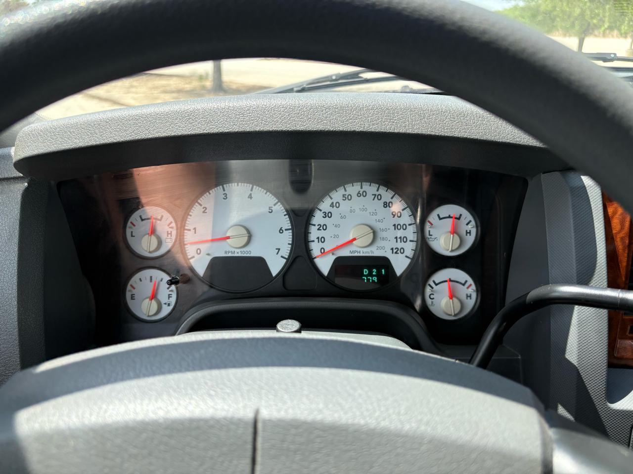 Dodge Ram 1500 4dr Mega Cab 160.5 SLT 2006