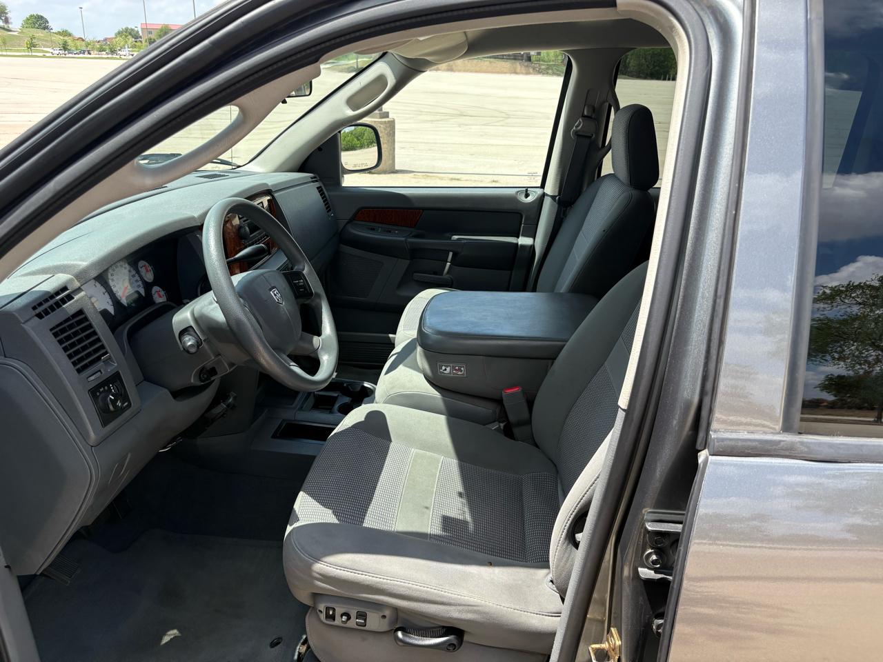 Dodge Ram 1500 4dr Mega Cab 160.5 SLT 2006