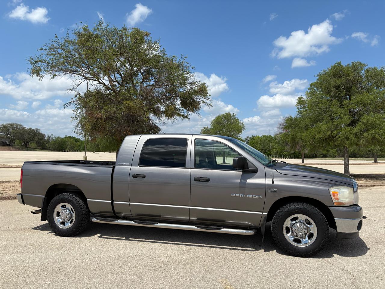 Dodge Ram 1500 4dr Mega Cab 160.5 SLT 2006