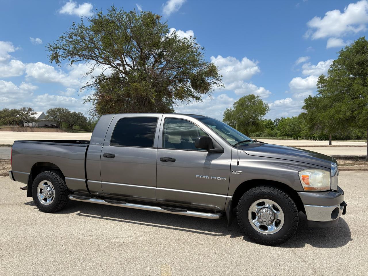 Dodge Ram 1500 4dr Mega Cab 160.5 SLT 2006
