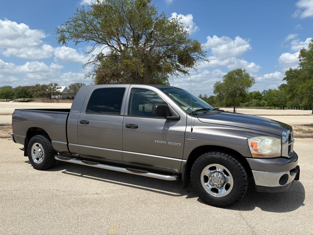 Dodge Ram 1500 4dr Mega Cab 160.5 SLT 2006