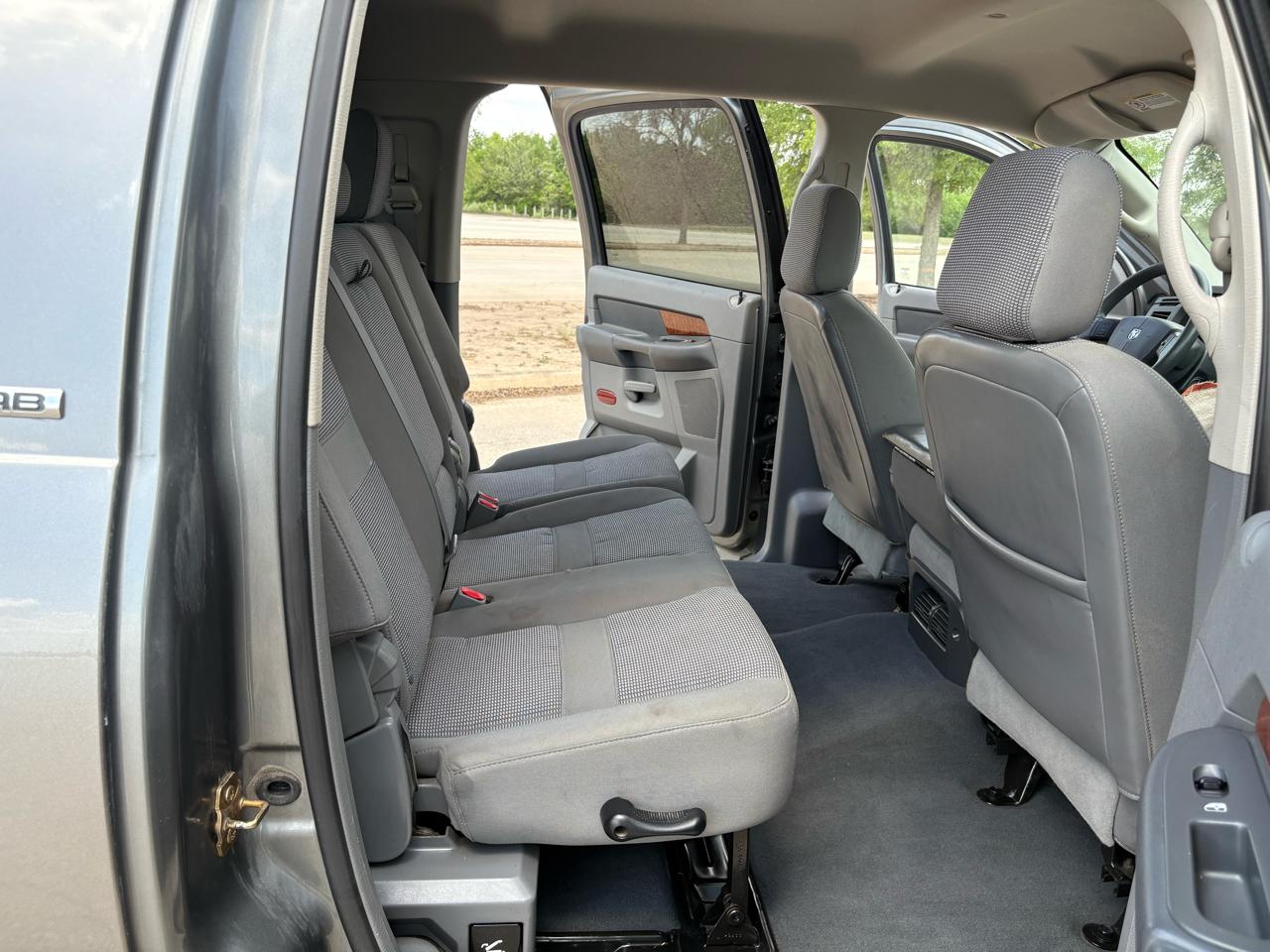 Dodge Ram 1500 4dr Mega Cab 160.5 SLT 2006