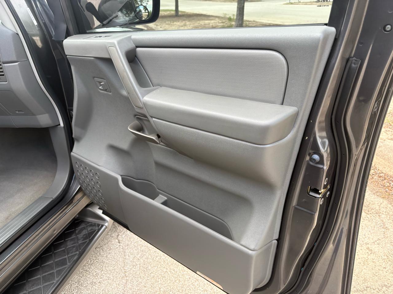 Nissan Armada LE 4WD 2006