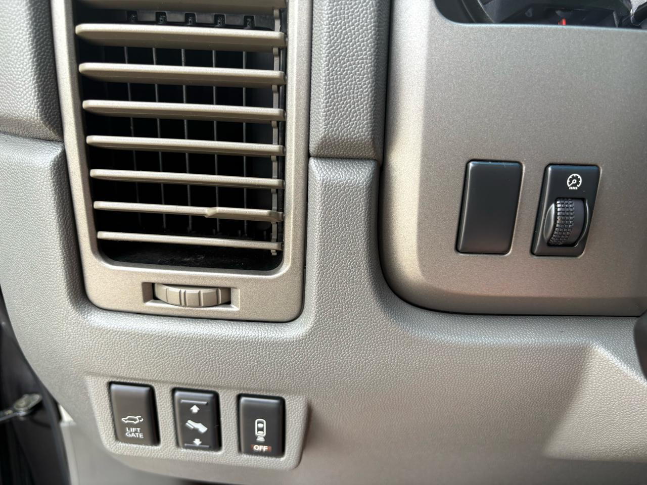 Nissan Armada LE 4WD 2006