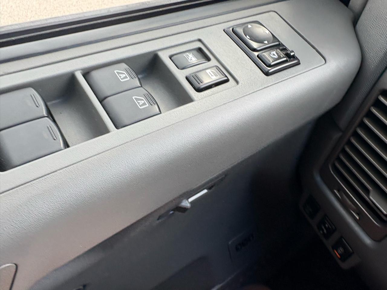 Nissan Armada LE 4WD 2006