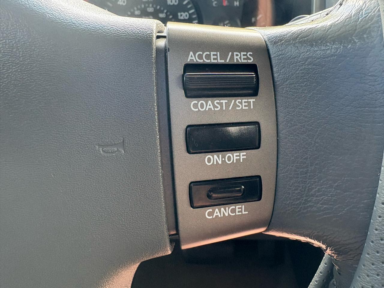 Nissan Armada LE 4WD 2006