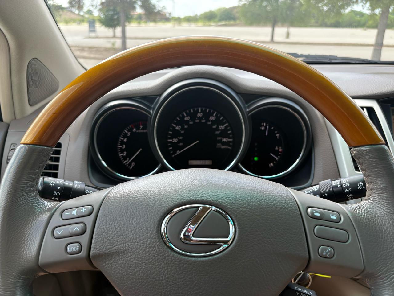 Lexus RX 330 4dr SUV AWD 2005