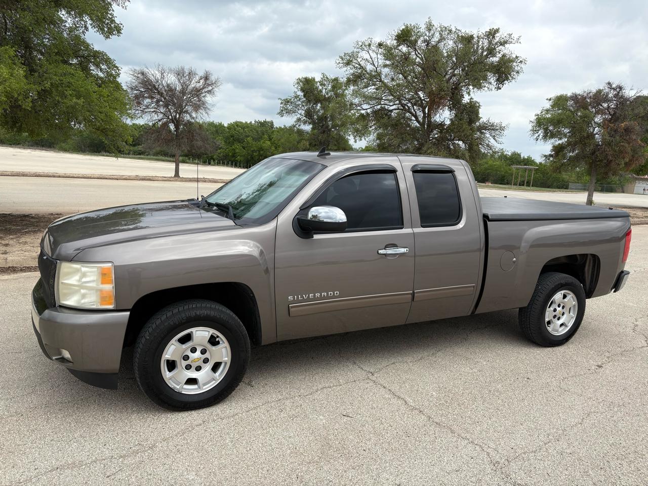 Chevrolet Silverado 1500 2WD Ext Cab 143.5" LT 2011