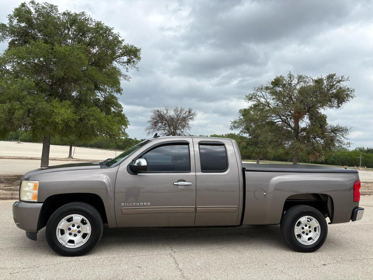 Chevrolet Silverado 1500 2WD Ext Cab 143.5" LT 2011