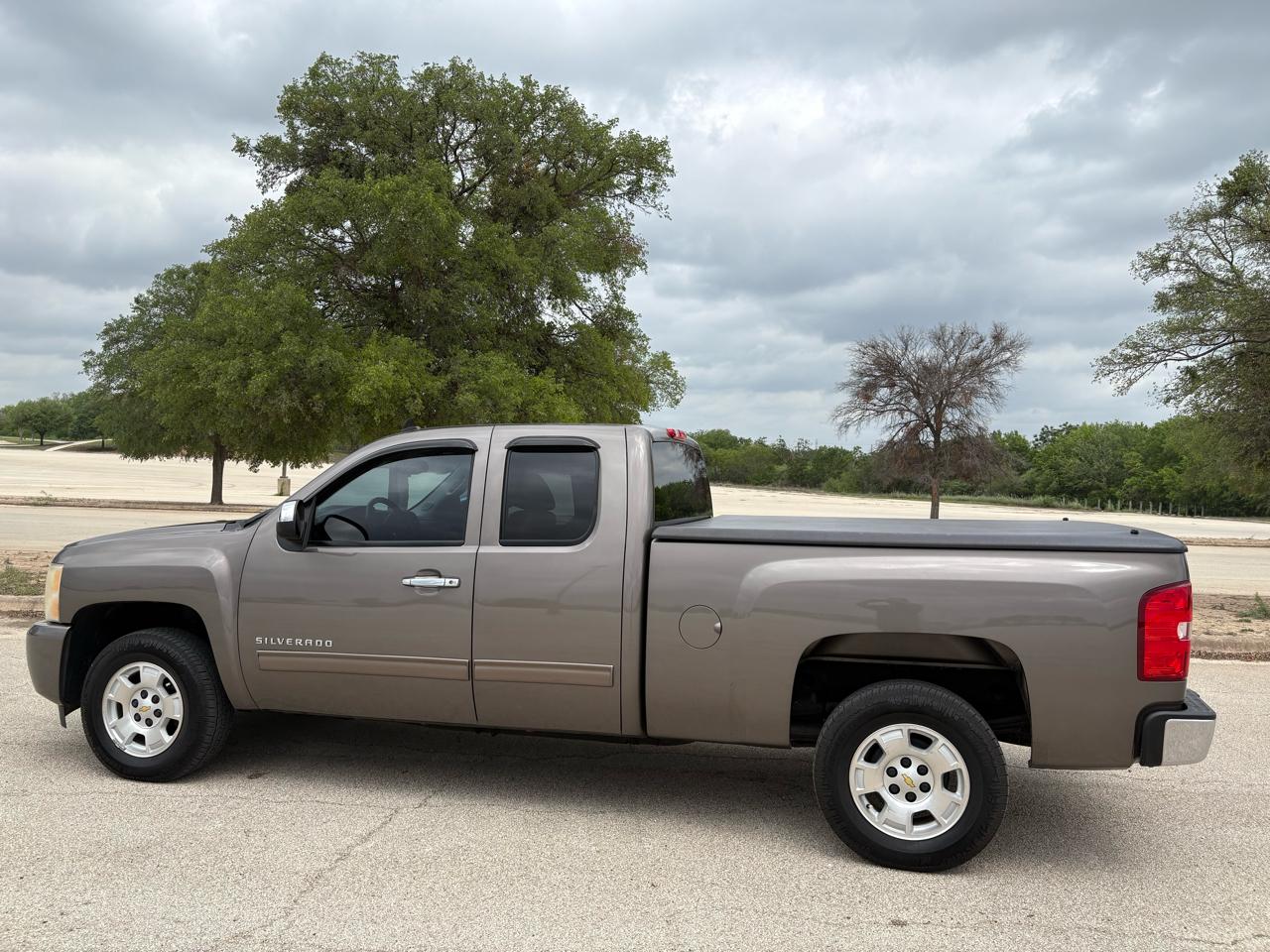 Chevrolet Silverado 1500 2WD Ext Cab 143.5" LT 2011