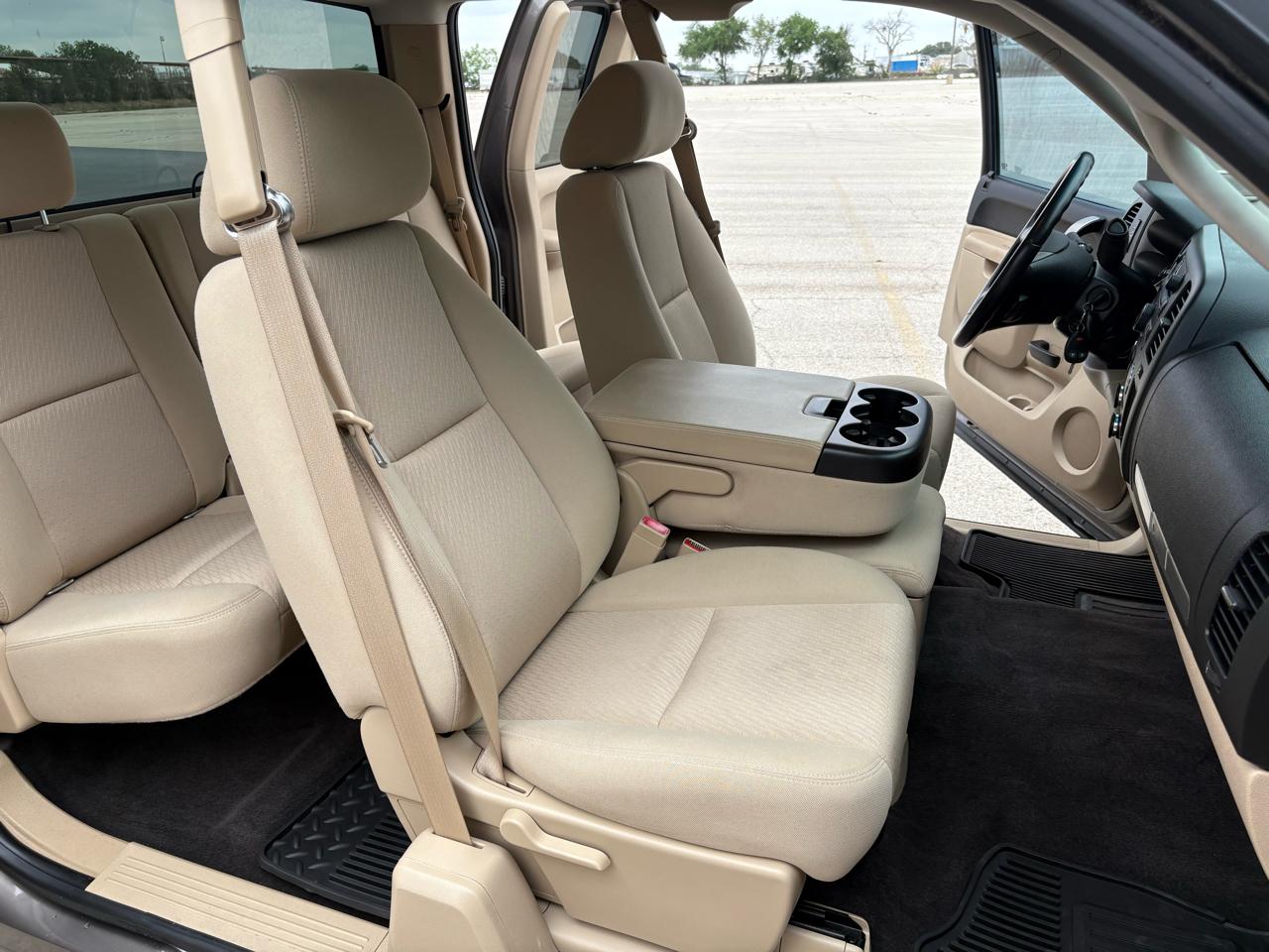 Chevrolet Silverado 1500 2WD Ext Cab 143.5" LT 2011