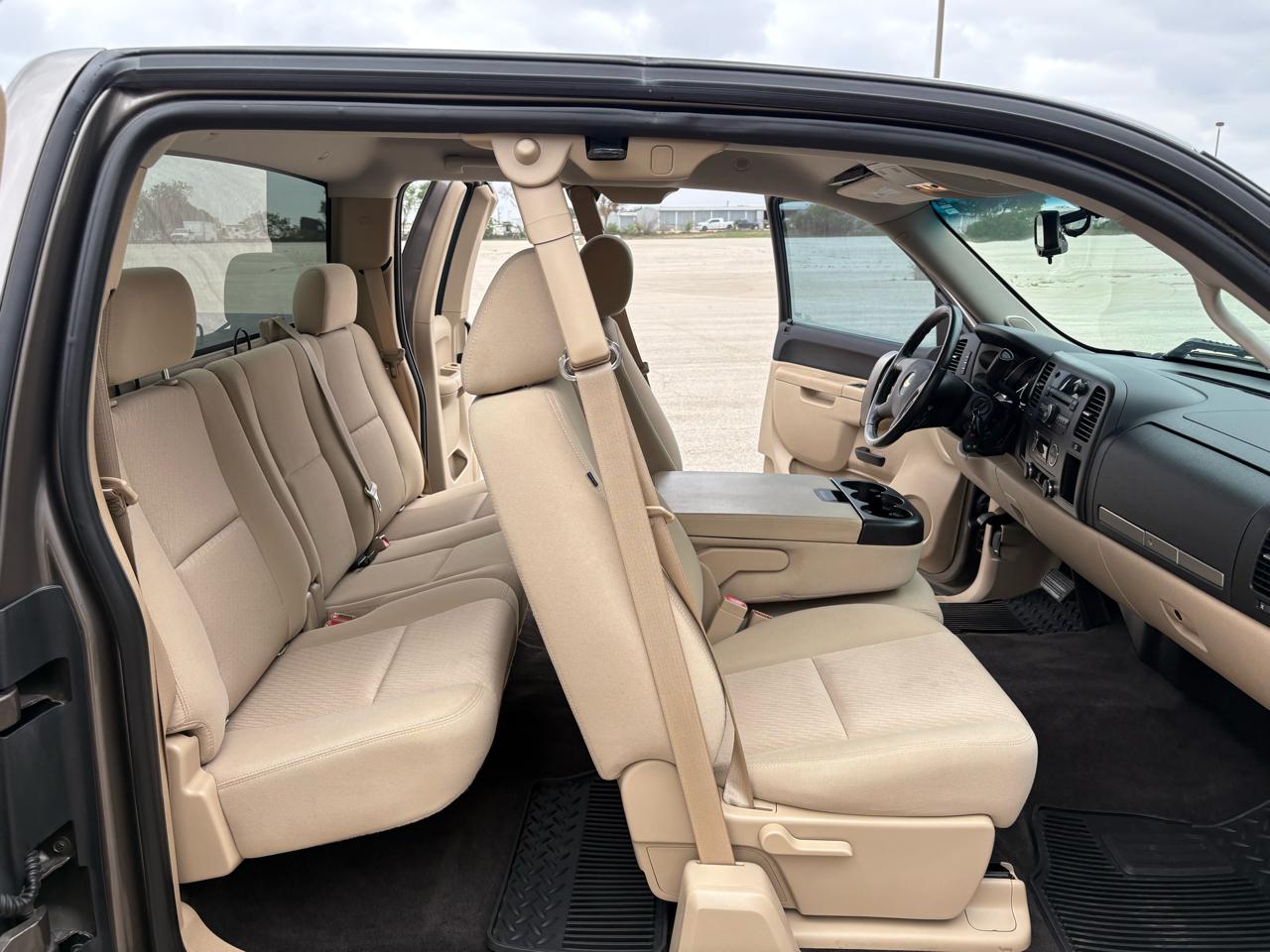 Chevrolet Silverado 1500 2WD Ext Cab 143.5" LT 2011