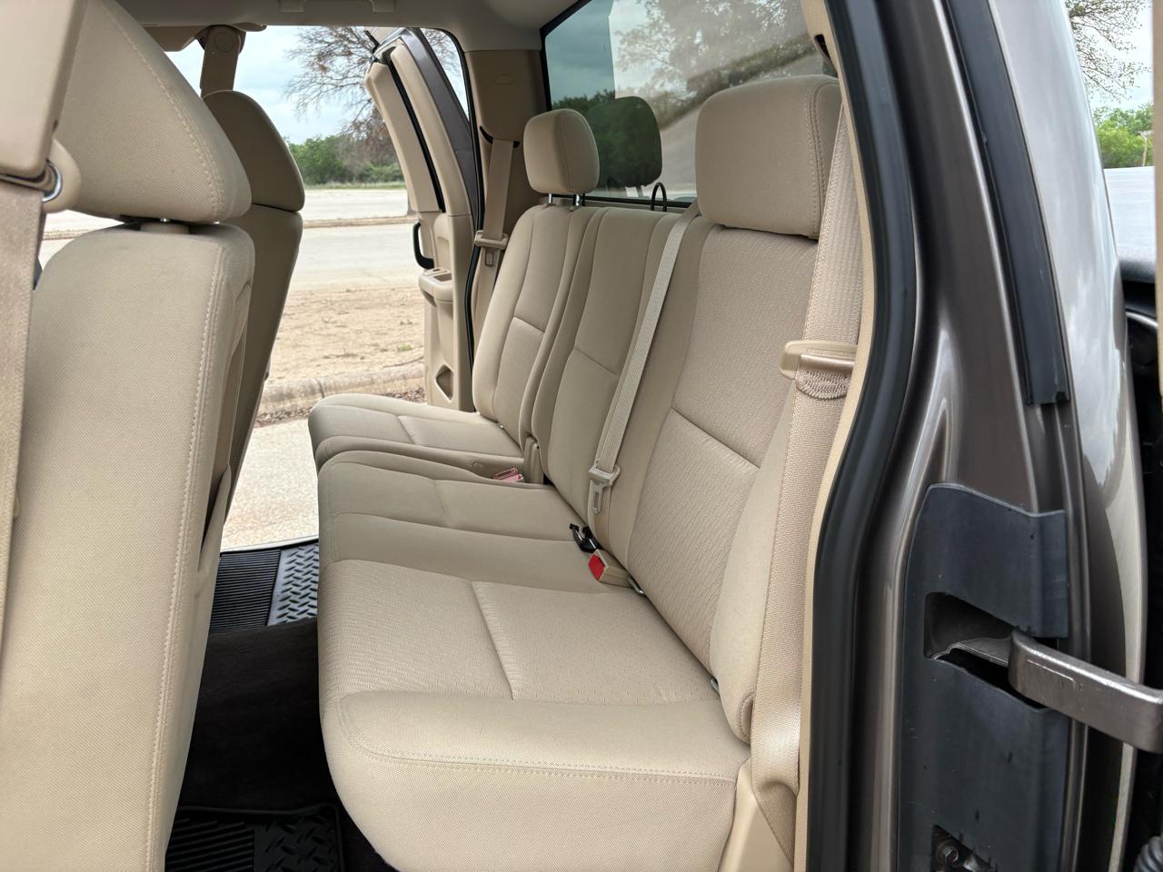 Chevrolet Silverado 1500 2WD Ext Cab 143.5" LT 2011